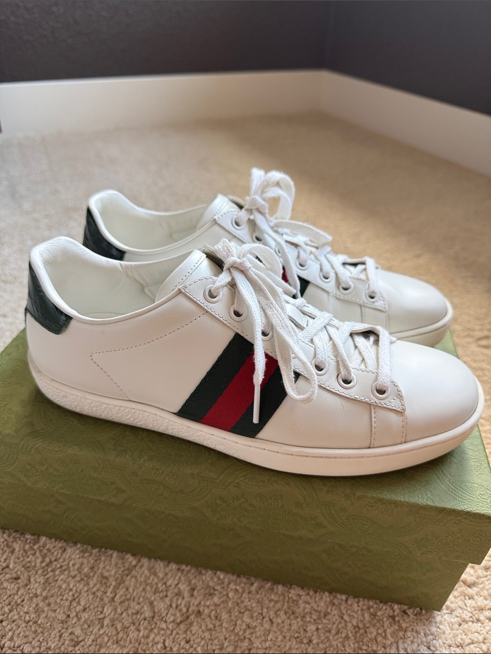 Gucci Ace White Leather Sneakers with Green and Red Stripe Sz 37+ (US 7.5)